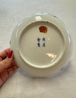 A pair of Chinese blue and white 'Bleu de Hue' plates with lotus design, Phi Khanh An Duong 慶恩堂費 mark, 19th C. — photo 8