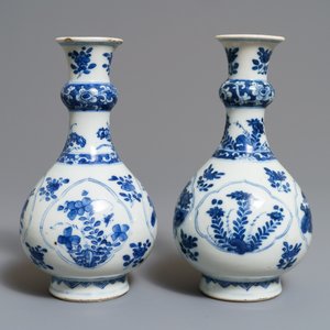 A pair of Chinese blue and white bottle vases, Kangxi — photo 2