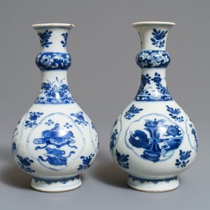 A pair of Chinese blue and white bottle vases, Kangxi — photo 3