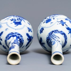 A pair of Chinese blue and white bottle vases, Kangxi — photo 6