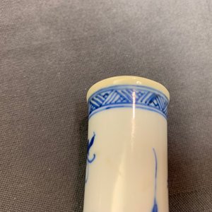 A pair of Chinese blue and white bottle vases, Kangxi — photo 9