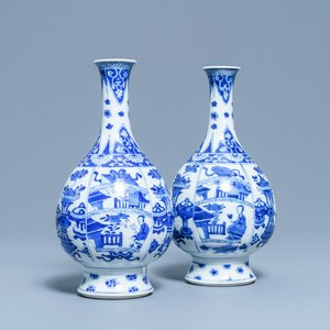 A pair of Chinese blue and white bottle vases, Kangxi — photo 1