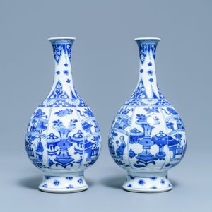 A pair of Chinese blue and white bottle vases, Kangxi — photo 7
