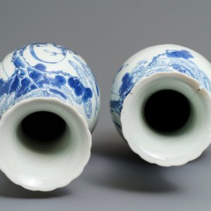 A pair of Chinese blue and white bottle vases, Kangxi mark, 19th C. — 照片 6