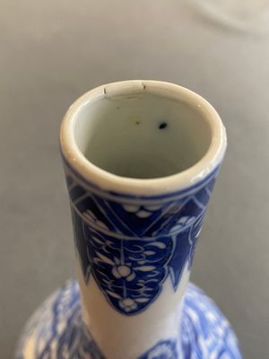 A pair of Chinese blue and white bottle vases with mythical animals, 19th C. — 照片 10