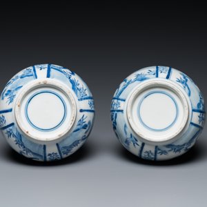 A pair of Chinese blue and white bottle vases with mythical animals, 19th C. — 照片 5