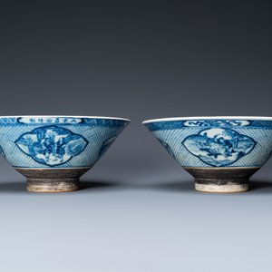 A pair of Chinese blue and white bowls and a famille verte vase, 19th C. — photo 11