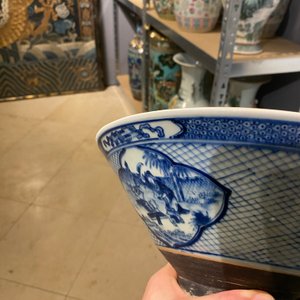 A pair of Chinese blue and white bowls and a famille verte vase, 19th C. — photo 25