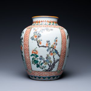 A pair of Chinese blue and white bowls and a famille verte vase, 19th C. — photo 3
