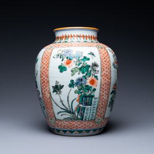 A pair of Chinese blue and white bowls and a famille verte vase, 19th C. — photo 4