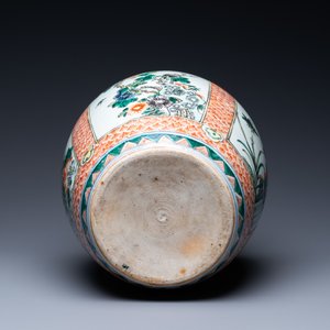 A pair of Chinese blue and white bowls and a famille verte vase, 19th C. — photo 6