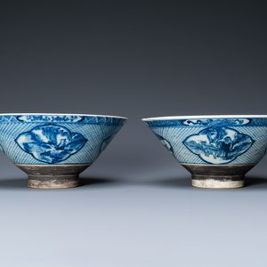 A pair of Chinese blue and white bowls and a famille verte vase, 19th C. — photo 8