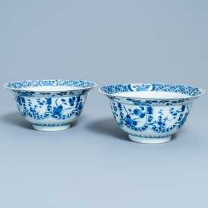A pair of Chinese blue and white bowls, Kangxi — photo 1