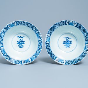 A pair of Chinese blue and white bowls, Kangxi — photo 6