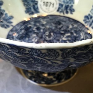 A pair of Chinese blue and white bowls on foot, Kangxi — photo 9