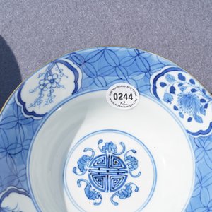 A pair of Chinese blue and white bowls, poss. for the Vietnamese market, Kangxi mark, 19th C. — 照片 8