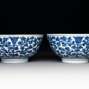 A pair of Chinese blue and white bowls with floral design, Kangxi — photo 4