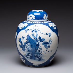 A pair of Chinese blue and white bronze-mounted vases and a covered jar, 19th C. — foto 10