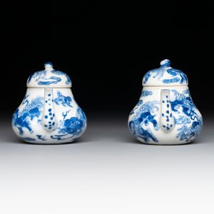 A pair of Chinese blue and white 'Buddhist lion' teapots and covers, Nan Ting Chang Ji 南亭昌記 mark, 19th C. — photo 3