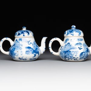 A pair of Chinese blue and white 'Buddhist lion' teapots and covers, Nan Ting Chang Ji 南亭昌記 mark, 19th C. — photo 4