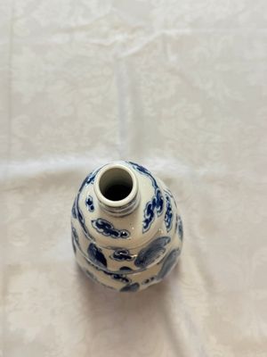 A pair of Chinese blue and white 'Buddhist Lions' triple gourd vases on reticulated wooden stands, 19th C. — photo 25