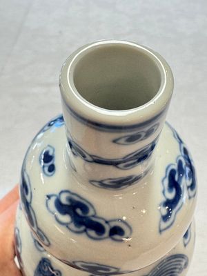 A pair of Chinese blue and white 'Buddhist Lions' triple gourd vases on reticulated wooden stands, 19th C. — photo 27