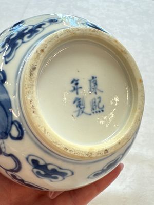 A pair of Chinese blue and white 'Buddhist Lions' triple gourd vases on reticulated wooden stands, 19th C. — photo 29