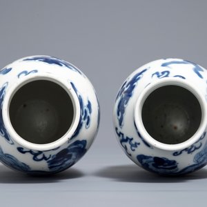 A pair of Chinese blue and white 'buddhist lions' vases, Kangxi mark, 19th C. — photo 6