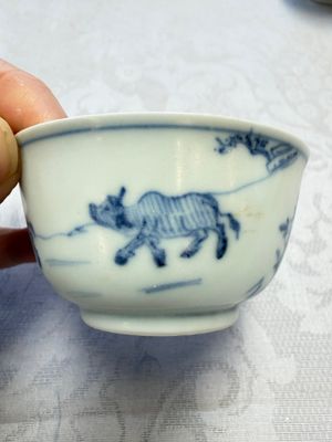 A pair of Chinese blue and white 'Ca Mau' shipwreck tea bowls and saucers — photo 4