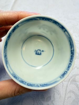 A pair of Chinese blue and white 'Ca Mau' shipwreck tea bowls and saucers — photo 7
