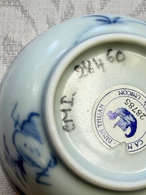 A pair of Chinese blue and white 'Ca Mau' shipwreck tea bowls and saucers — photo 9