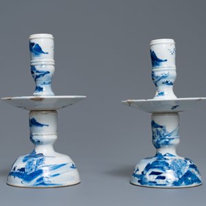 A pair of Chinese blue and white candlesticks and three famille rose figures of boys, 19th C. — 照片 3