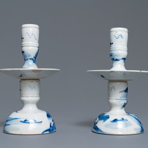 A pair of Chinese blue and white candlesticks and three famille rose figures of boys, 19th C. — 照片 4