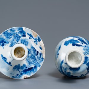 A pair of Chinese blue and white candlesticks and three famille rose figures of boys, 19th C. — 照片 8