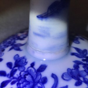 A pair of Chinese blue and white candlesticks, Kangxi/Qianlong — 照片 11