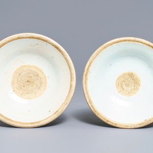 A pair of Chinese blue and white candlesticks, Kangxi/Qianlong — 照片 5