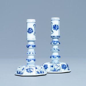 A pair of Chinese blue and white candlesticks, Kangxi — photo 1
