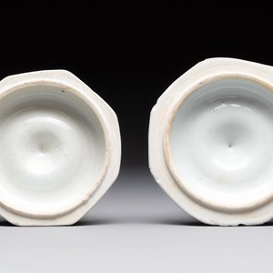 A pair of Chinese blue and white candlesticks with floral design, Kangxi — photo 5
