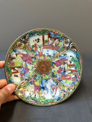 A pair of Chinese blue and white Canton-decorated plates, a famille rose 'playing boys' plate and a reticulated plate, 19th C. — 照片 17