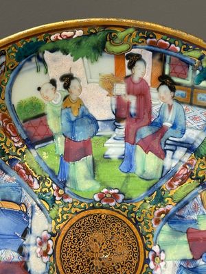 A pair of Chinese blue and white Canton-decorated plates, a famille rose 'playing boys' plate and a reticulated plate, 19th C. — 照片 26