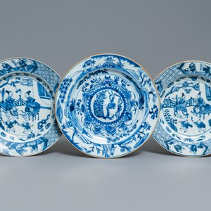 A pair of Chinese blue and white 'Cao sister' plates and one with antiquities, Kangxi — photo 1