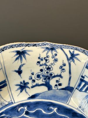 A pair of Chinese blue and white 'Cao sisters' dishes, Kangxi/Yongzheng — 照片 12