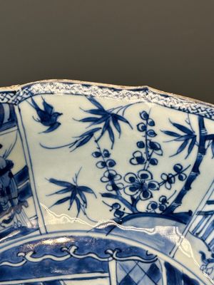 A pair of Chinese blue and white 'Cao sisters' dishes, Kangxi/Yongzheng — 照片 4