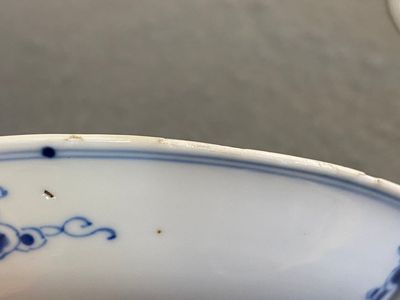 A pair of Chinese blue and white 'carps' cups and saucers, Kangxi — photo 16