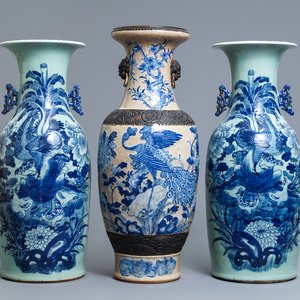 A pair of Chinese blue and white celadon-ground vases and a Nanking crackle-glazed vase, 19th C. — photo 1