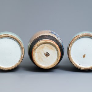 A pair of Chinese blue and white celadon-ground vases and a Nanking crackle-glazed vase, 19th C. — photo 6