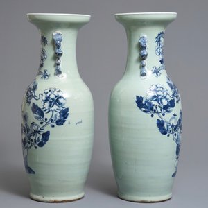 A pair of Chinese blue and white celadon ground vases with dragons and phoenixes, 19th C. — 照片 2