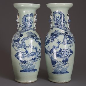 A pair of Chinese blue and white celadon ground vases with dragons and phoenixes, 19th C. — 照片 25