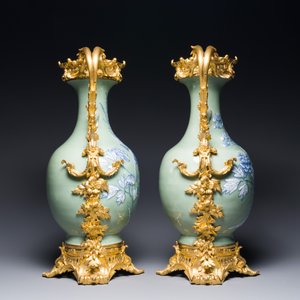 A pair of Chinese blue and white celadon-ground vases with gilt bronze mounts, 19th C. — photo 4