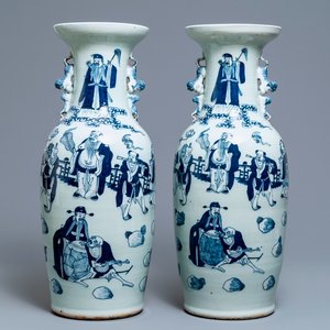 A pair of Chinese blue and white celadon vases with figures, 19th C. — 照片 1